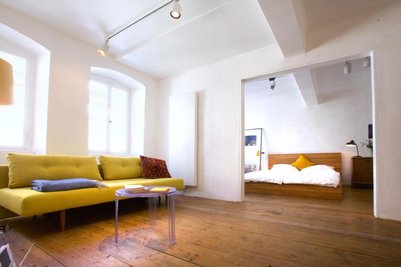 Boutique-Ferienwohnung Im Alten Weinhaus Moser Grünstadt Buitenkant foto