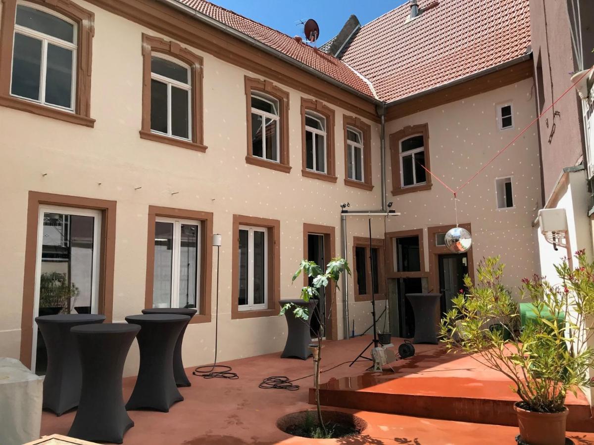 Boutique-Ferienwohnung Im Alten Weinhaus Moser Grünstadt Buitenkant foto